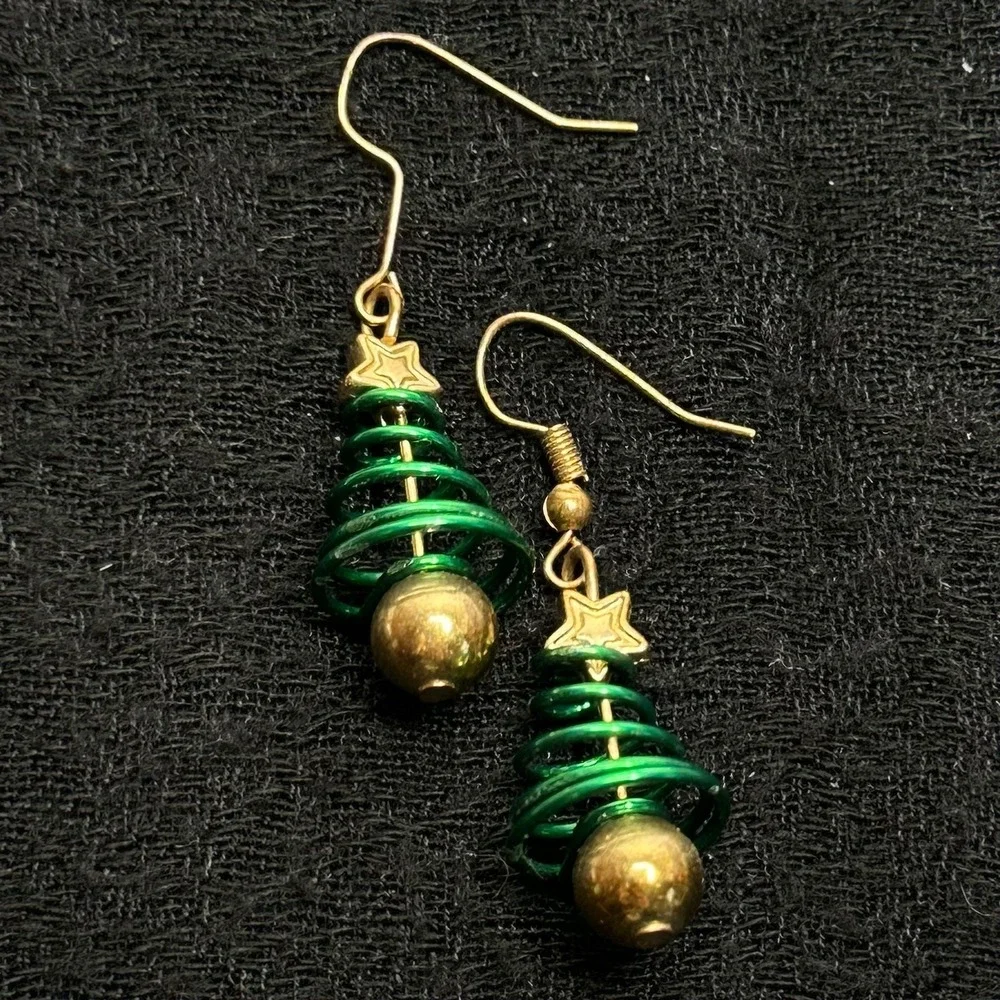 Christmas Tree Dangle Earrings Green Wire Spiral Gold‎ Tone Star Holiday